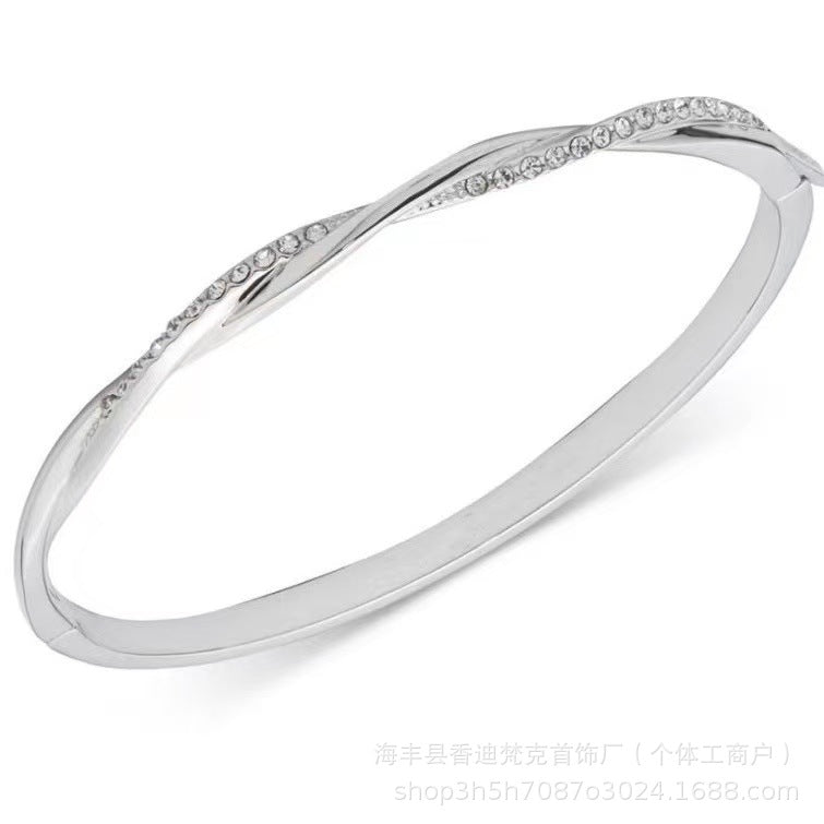 Möbius twist bangle bracelet — detail view 04