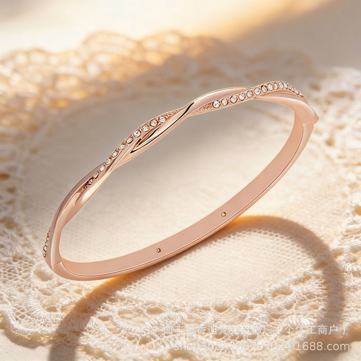 Möbius twist bangle bracelet — detail view 03